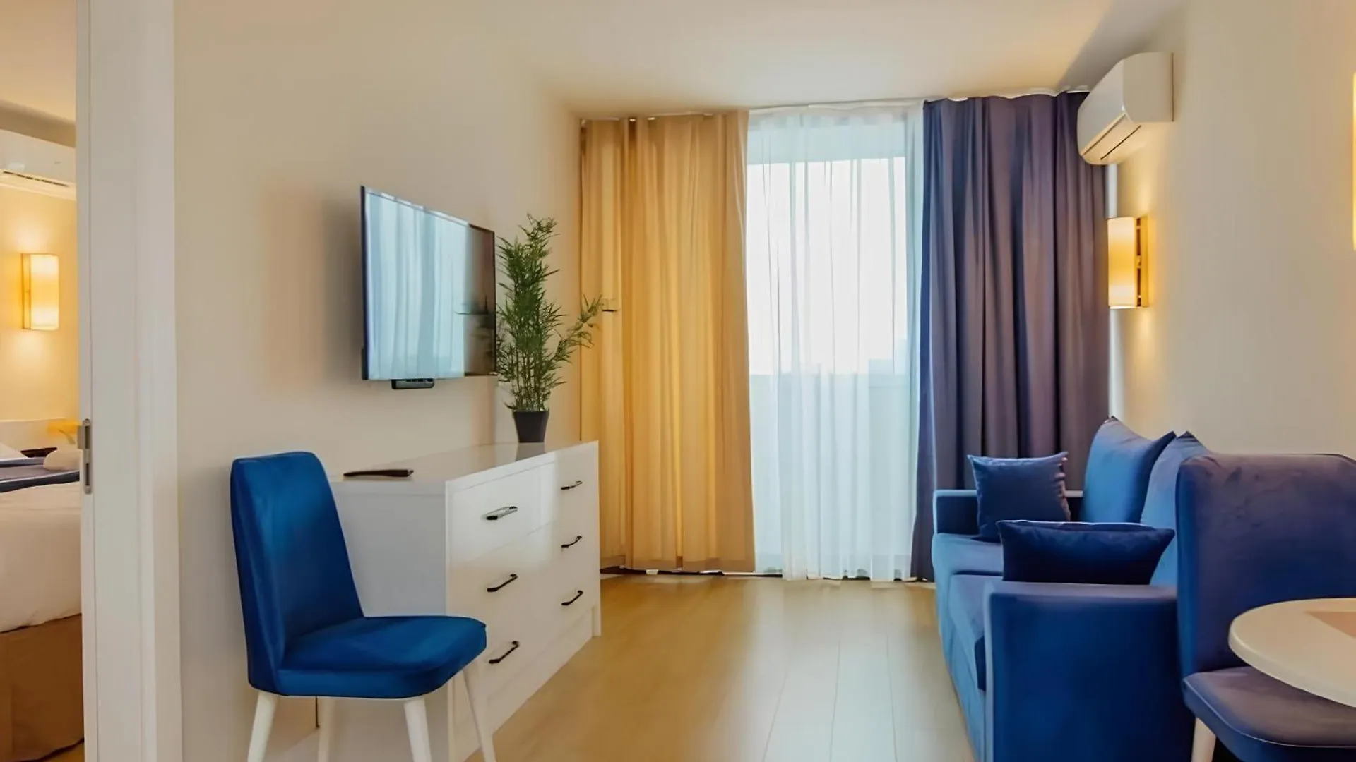 New Orbi City Suite 巴统 5*,